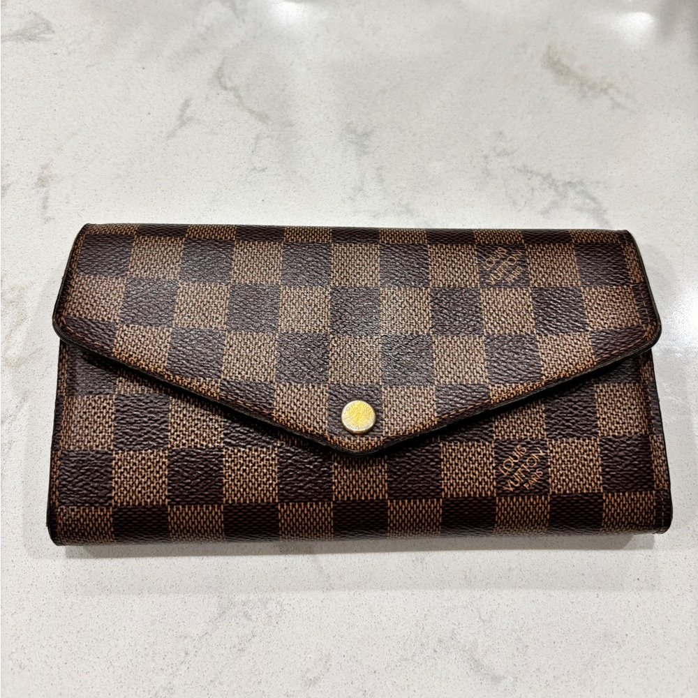 AUTHENTIC LOUIS VUITTON SARAH WALLET